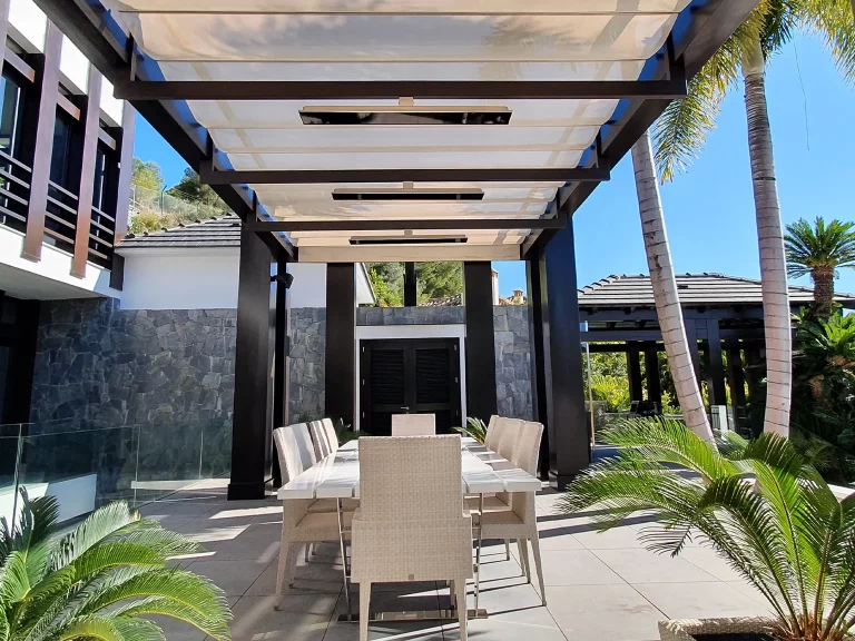 Bromic Platinum en pérgola