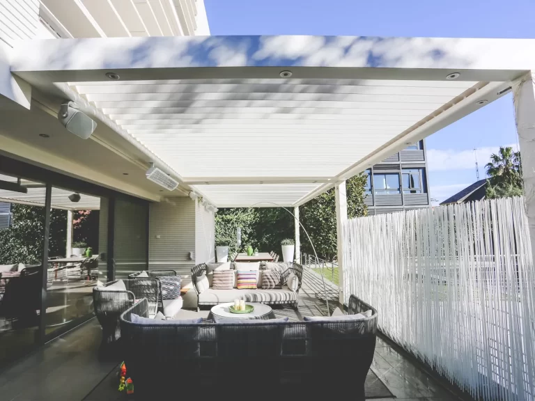 Bromic Tungsten Electric en pérgola