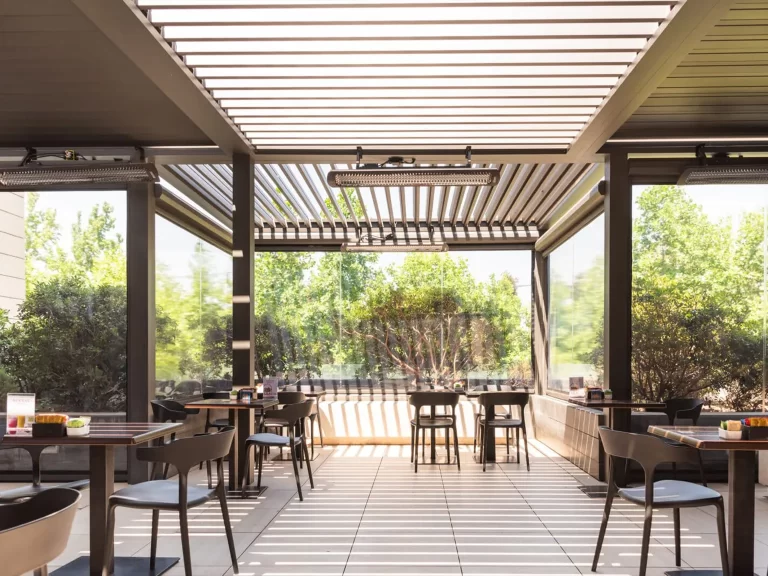 Bromic Tungsten Electric en pérgola